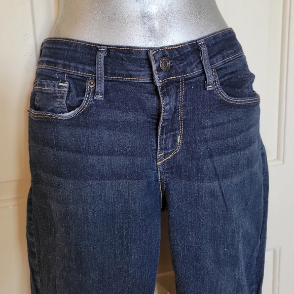 Signature by Levi Strauss & Co. Gold Label Women's Mid-Rise Slim Fit Capris - Picture 10 of 14